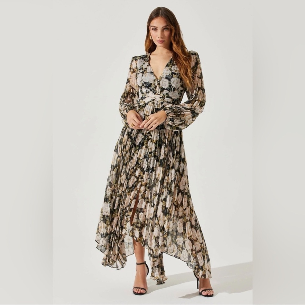 Astr Black and Cream Floral Long Sleeve Dress